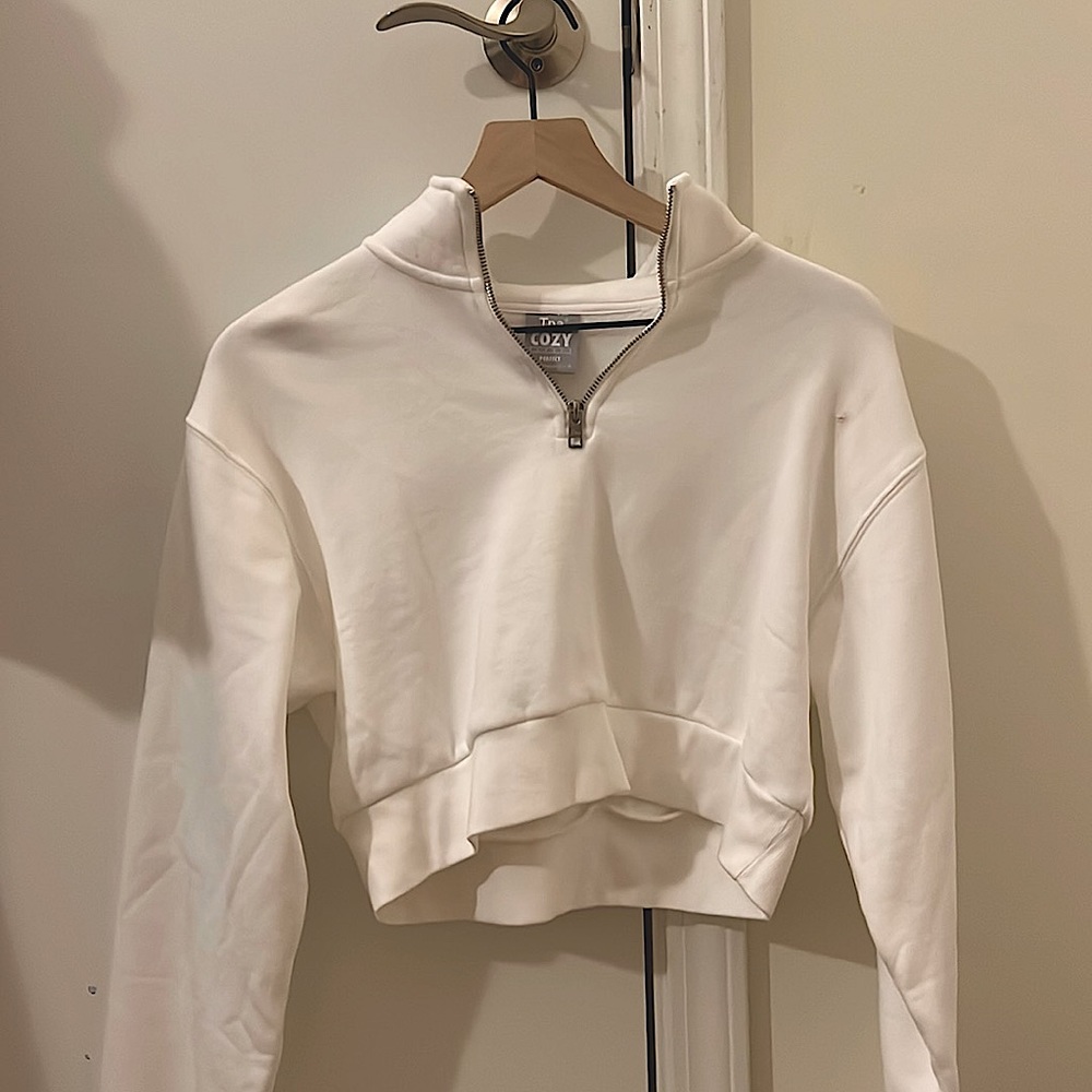 White Aritiza cropped quarter zip